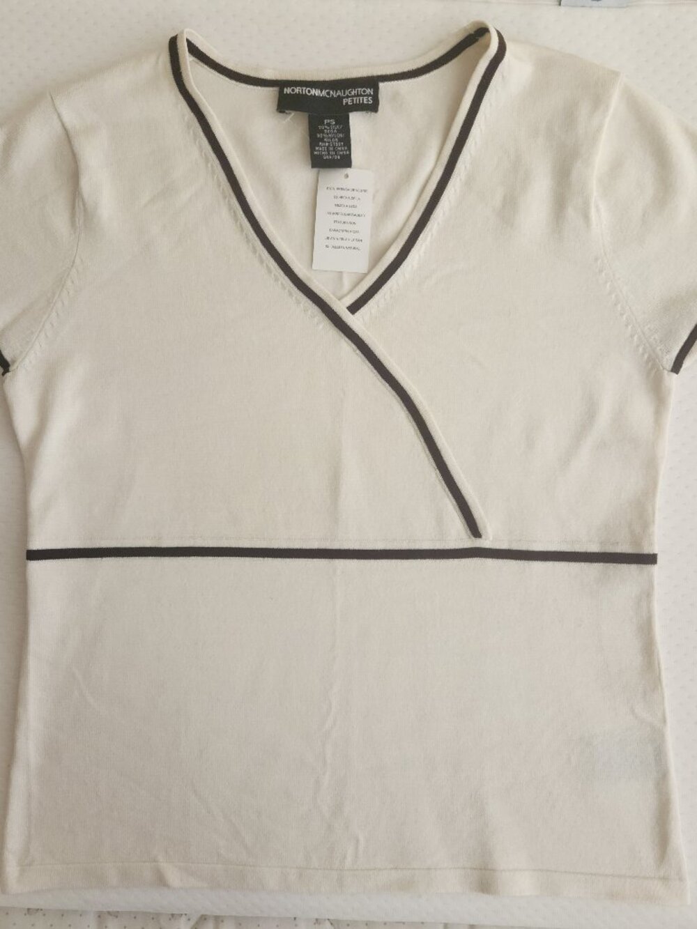 NWT silk short sleeve cream top, blouse. Size SP. Pls see measurments.